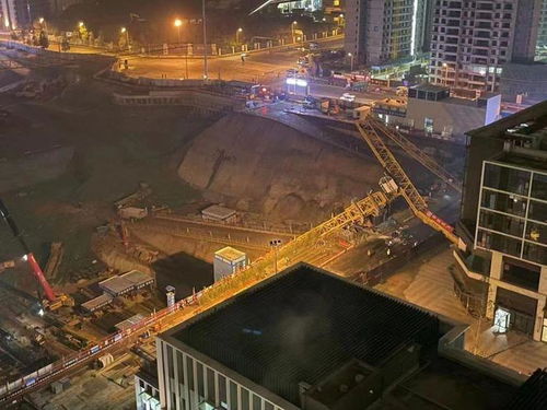 四川成都天府新区中海地产一在建工地发塔吊倒塌事故